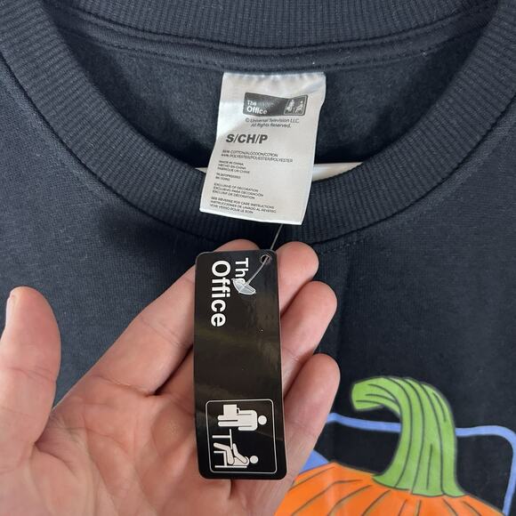 The Office NEW Halloween Sweatshirt Dwight Pumpkin Head Men's Small Black NWT - Picture 4 of 10